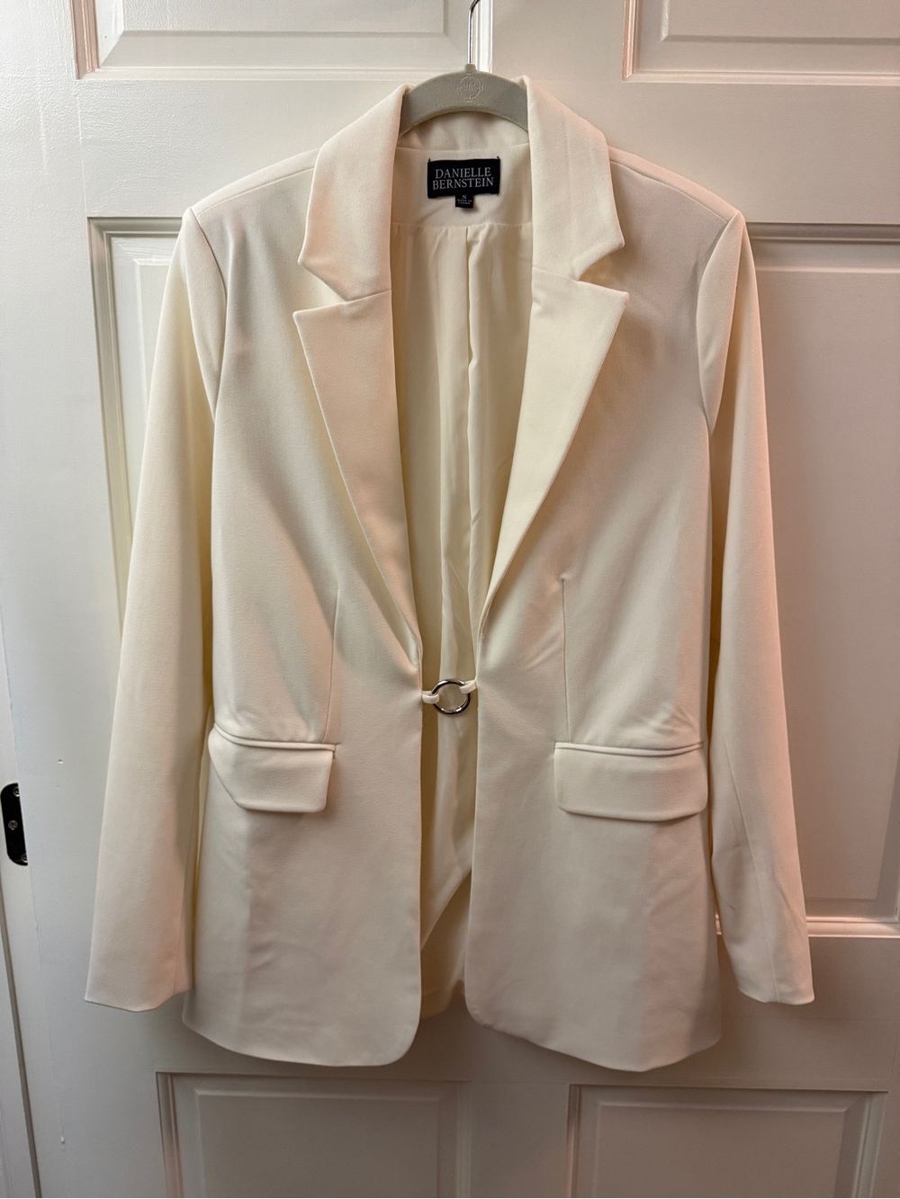 DANIELLE BERNSTEIN Ivory Ring-Closure Tailored Blazer
